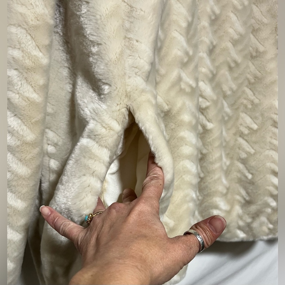 NEW Gallery Chevron Faux Fur Cream Hooded Jacket Winter Luxurious Warm Cozy Coat - Picture 9 of 14